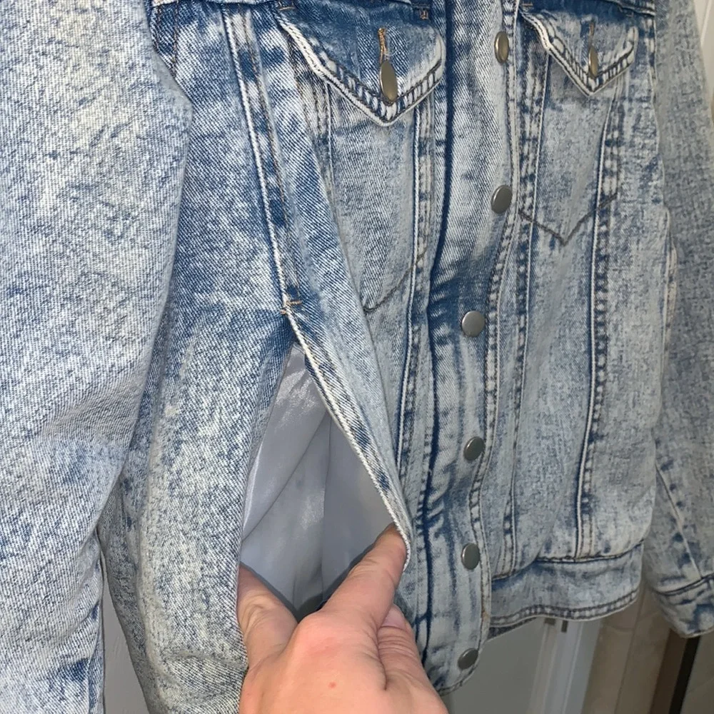 Light wash Sherpa lined jean jacket - Picture 3 of 7